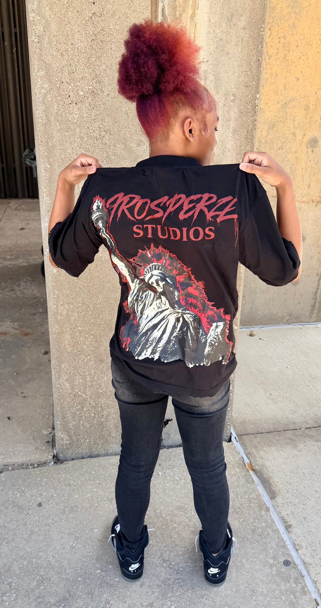 Black distressed liberty tee